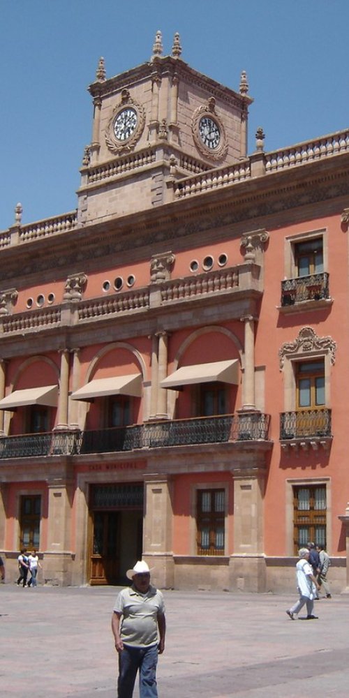 Cyclist exploring León