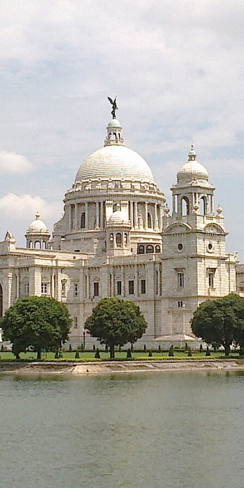 Kolkata street with locals bicycling